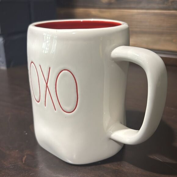 Rae Dunn XOXO Red White Coffee Mug Love - Picture 3 of 6